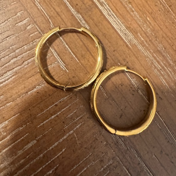 Hey Harper Jewelry - Hey Harper Small Daphne Classic Gold Hoop Earrings